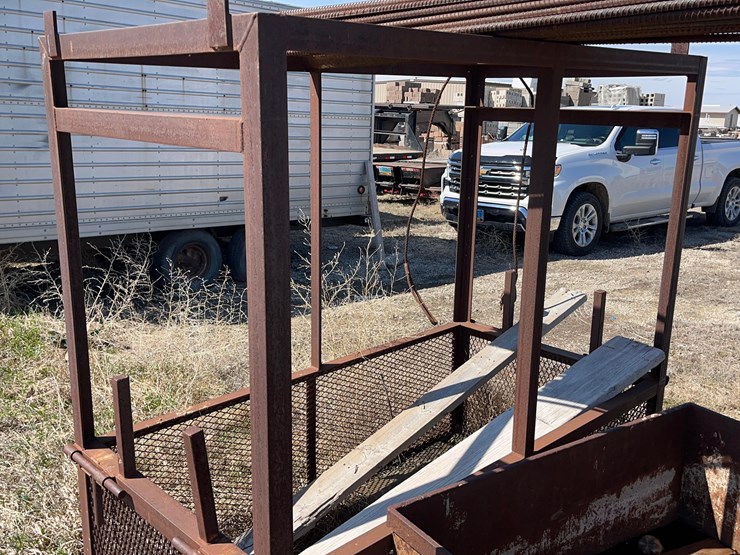 scaffolding-on-carring-cage.-image-1