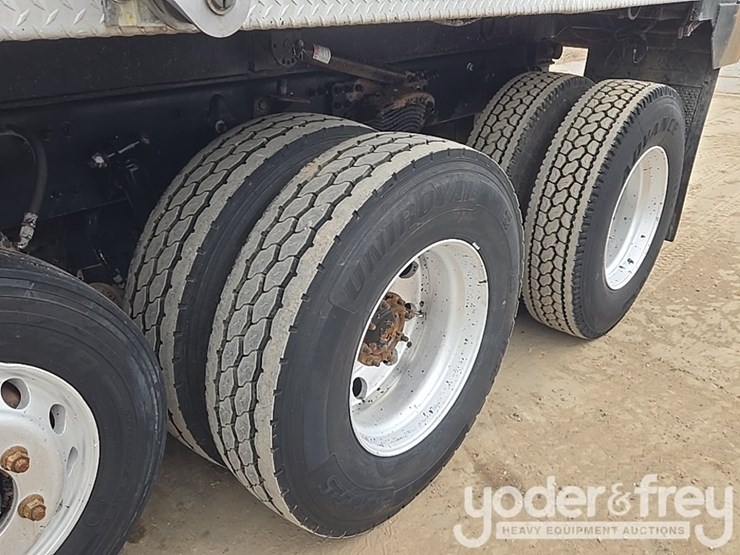 2019-freightliner-108sd-image-15