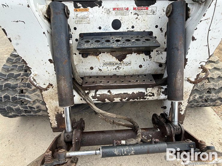 2005-bobcat-t300-image-11