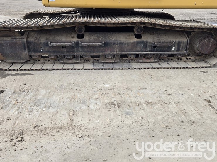 2019-caterpillar-330-image-9