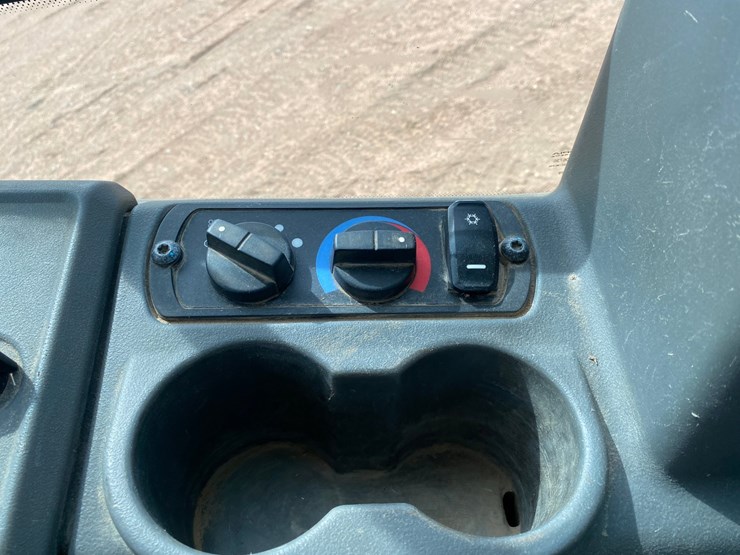 2016-caterpillar-d5k2-lgp-image-53