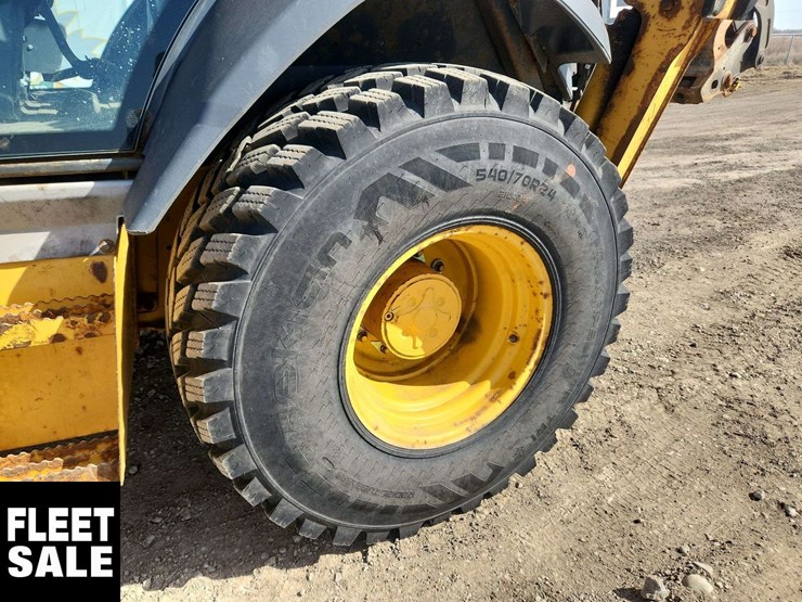 2016-deere-410l-image-31
