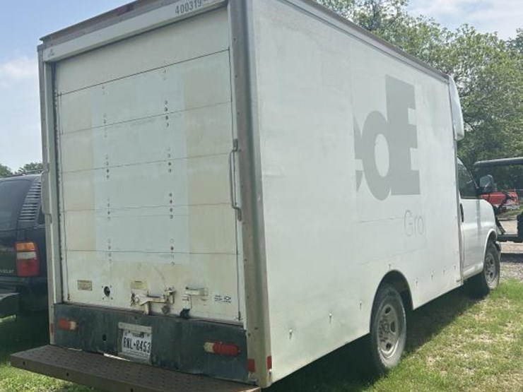 #4-•-2017-chevrolet-express-box-truck-image-6