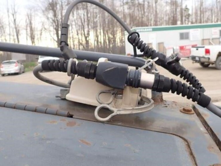 2002-deere-650h-lt-image-40