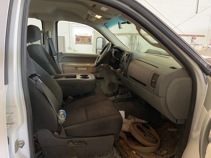 2013-chevrolet-3500-image-45
