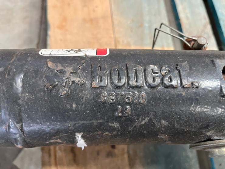 bobcat-post-hole-digger-image-10