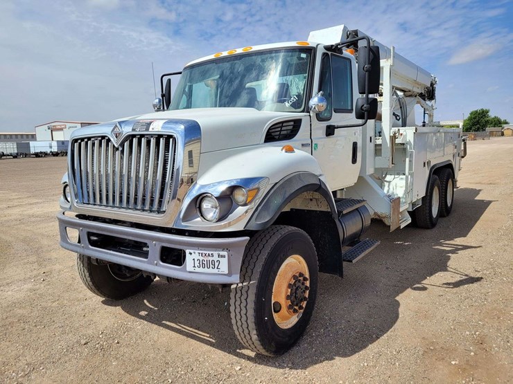 2008-international-harvester-sx525-digger-derrick-truck-image-1