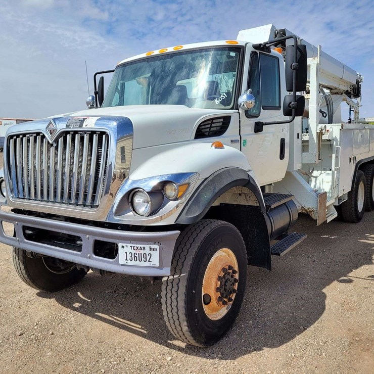 2008 International Harvester SX525 Digger Derrick Truck
