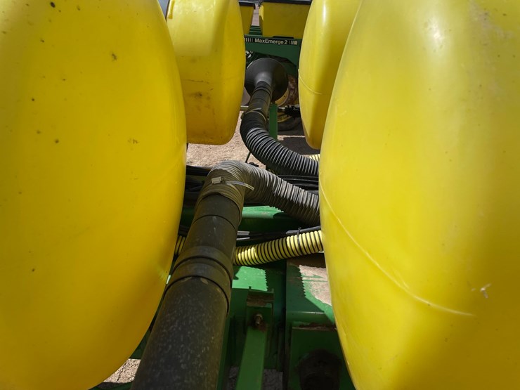 john-deere-7200-image-31