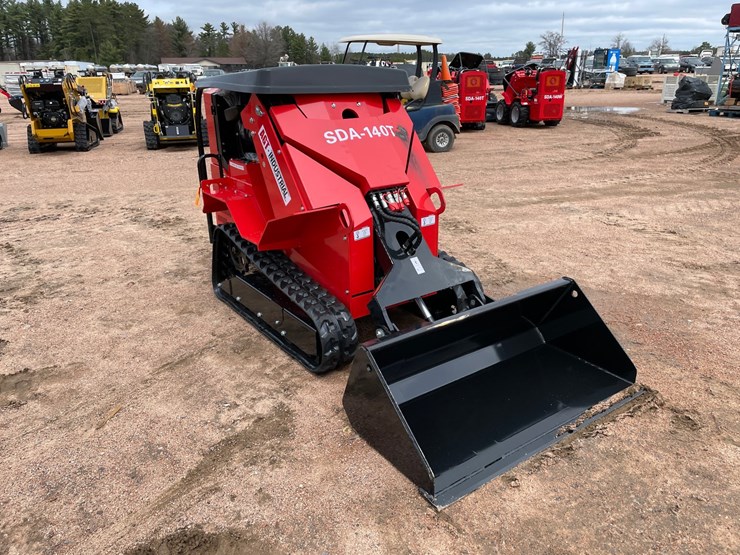 #5567-•-agt-sda-140t-tracked-mini-skid-steer-image-1
