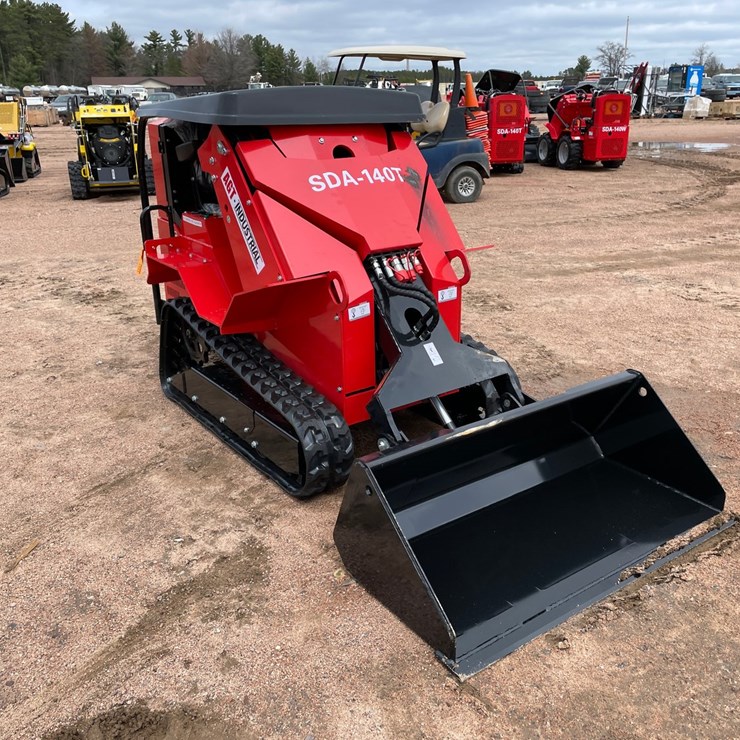 #5567 • AGT SDA-140T Tracked Mini Skid Steer