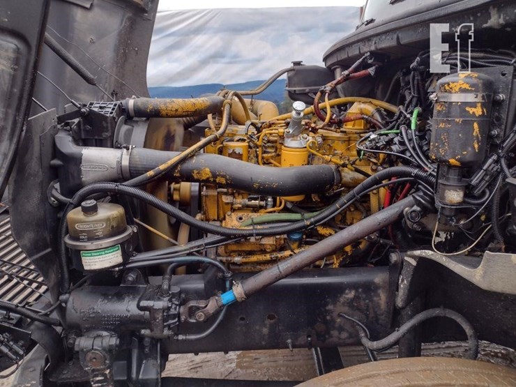 2002-freightliner-fl70-image-23