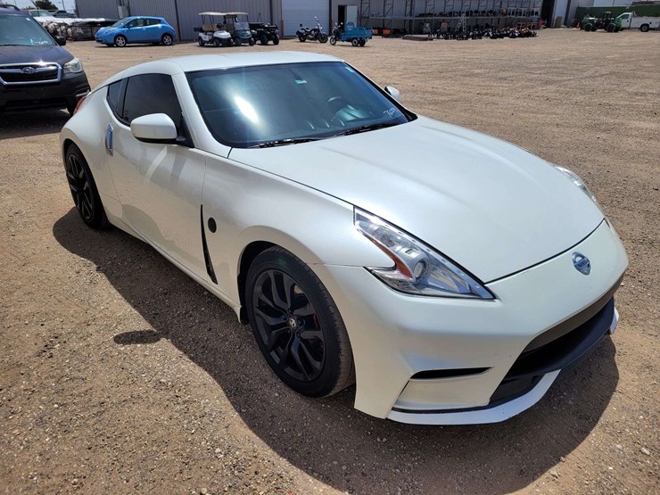 2016-nissan-370z-coupe-2d-image-2