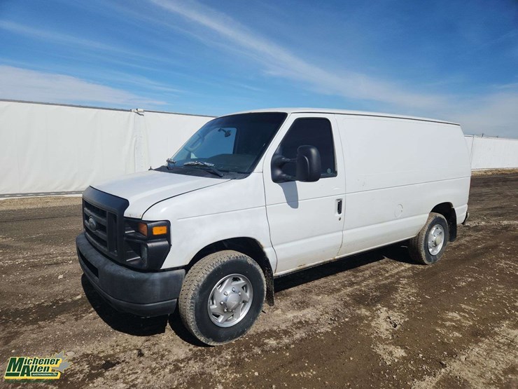 2010-ford-cargo-image-1