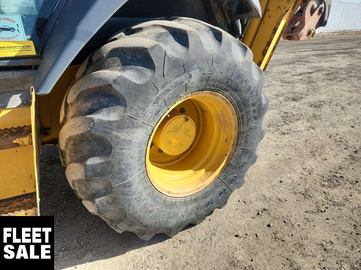 2017-deere-410l-image-32