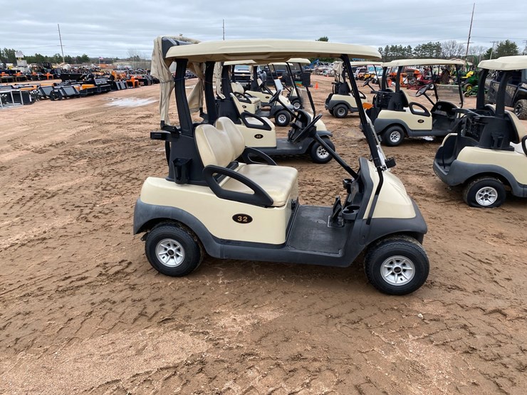 #1584-•-club-car-electric-golf-cart-with-charger-image-4