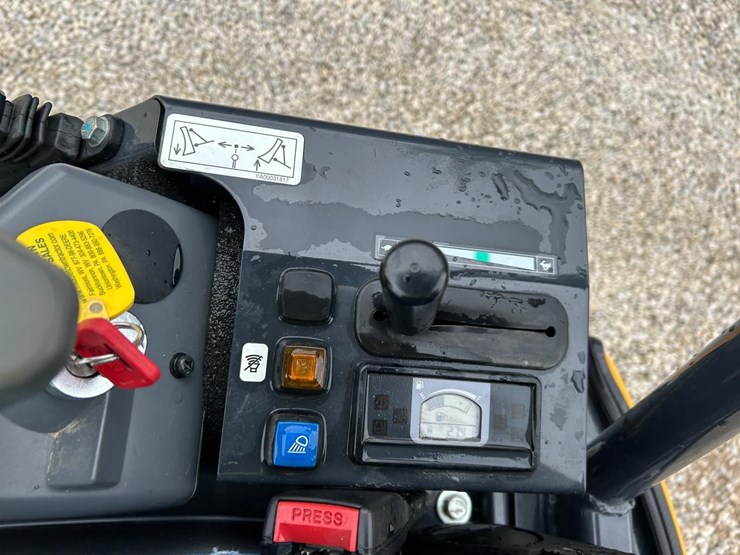 2023-deere-17g-image-22