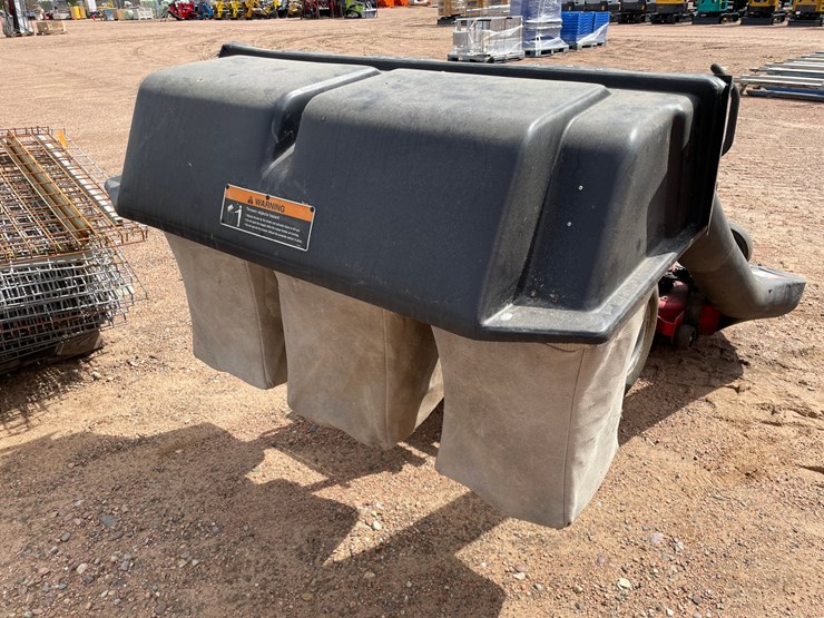 #1549-•-massey-ferguson-zero-turn-lawn-mower-image-12