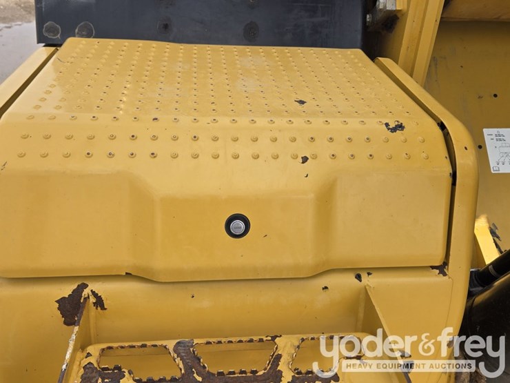 2021-caterpillar-336-image-81