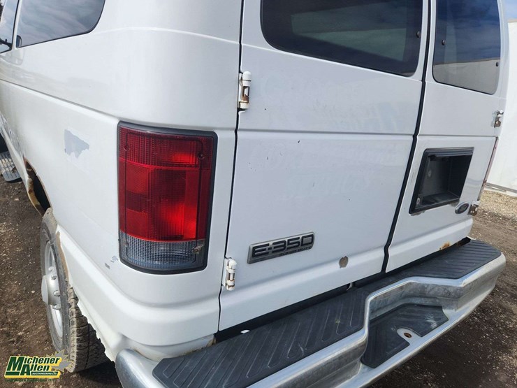 2009-ford-cargo-image-35
