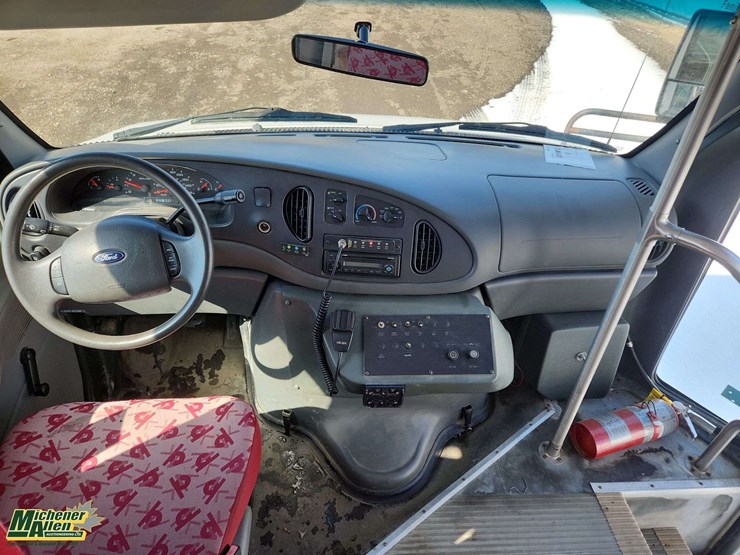 2005-ford-cutaway-s/a-16-passenger-wheelchair-accessible-van-image-24