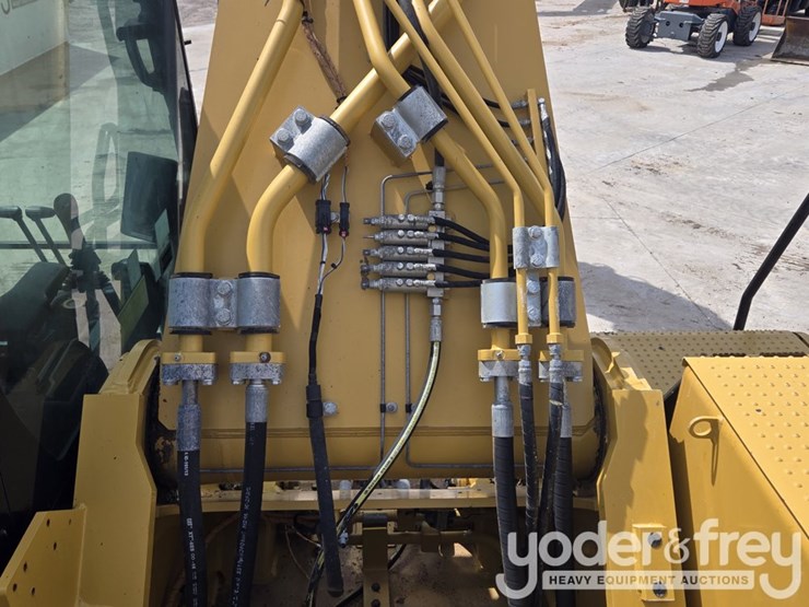2021-caterpillar-336-image-123