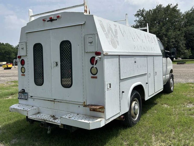 2004-ford-e350-image-6