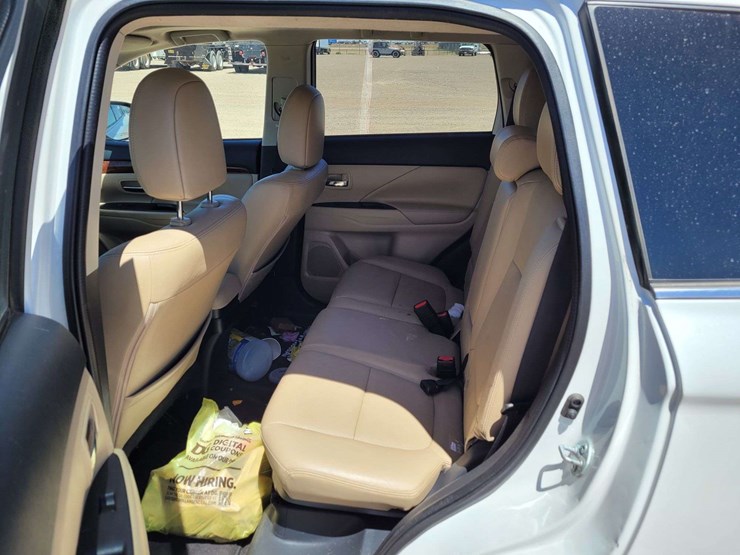 2014-mitsubishi-outlander-image-15