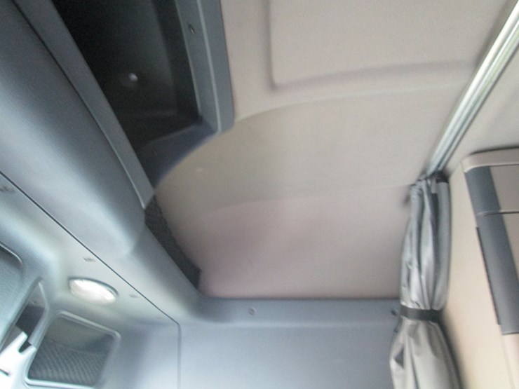 2016-freightliner-cascadia-113-image-36