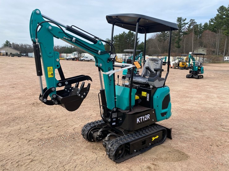 #5555-•-2026-cfg-kt12r-mini-excavator-image-1