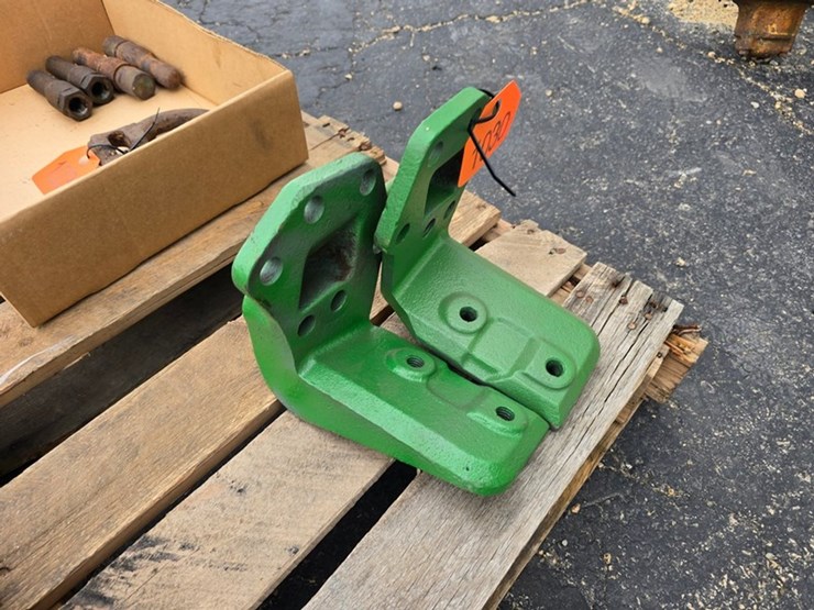 #1030-•-john-deere-clam-shell-fender-brackets-image-4