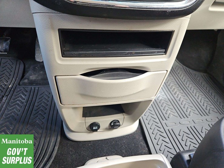 2014-dodge-grand-caravan-image-30