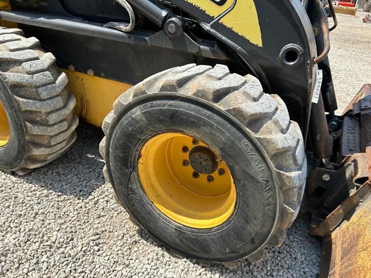 new-holland-l230-image-12