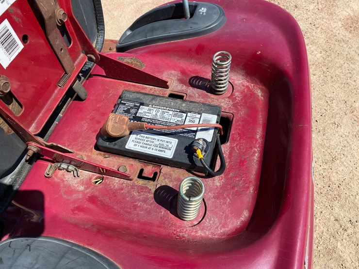 #1545-•-white-lt1850-hydro-riding-lawn-mower-image-25