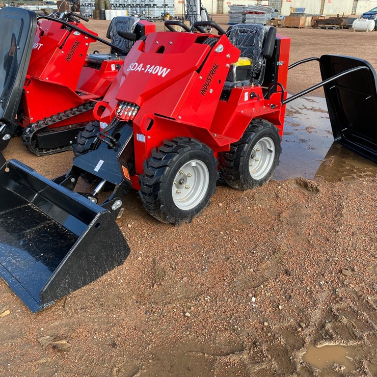 #5572 • AGT SDA-140W Wheeled Ride On Mini Skid Steer