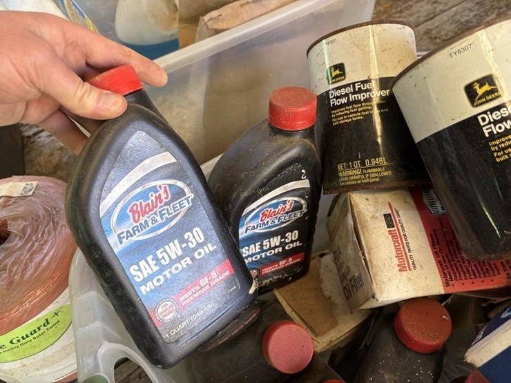 oil--john-deere-filters,-etc-image-4
