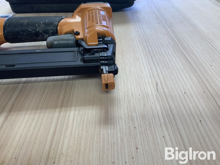 bostitch-sb-125bn-brad-nailer-image-12