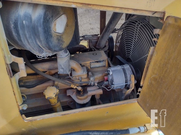 2005-deere-700h-xlt-image-39