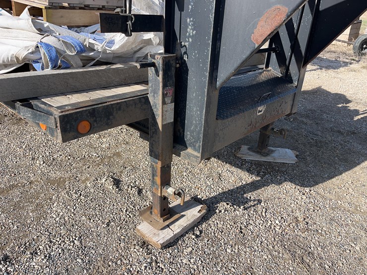 gooseneck-flatbed-trailer-image-22