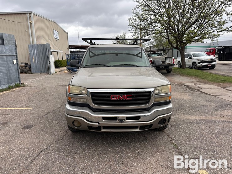 2003-gmc-sierra-2500-image-2