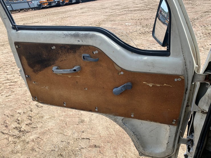 #1561-•-mitsubishi-minicab-truck-(no-title)-image-27