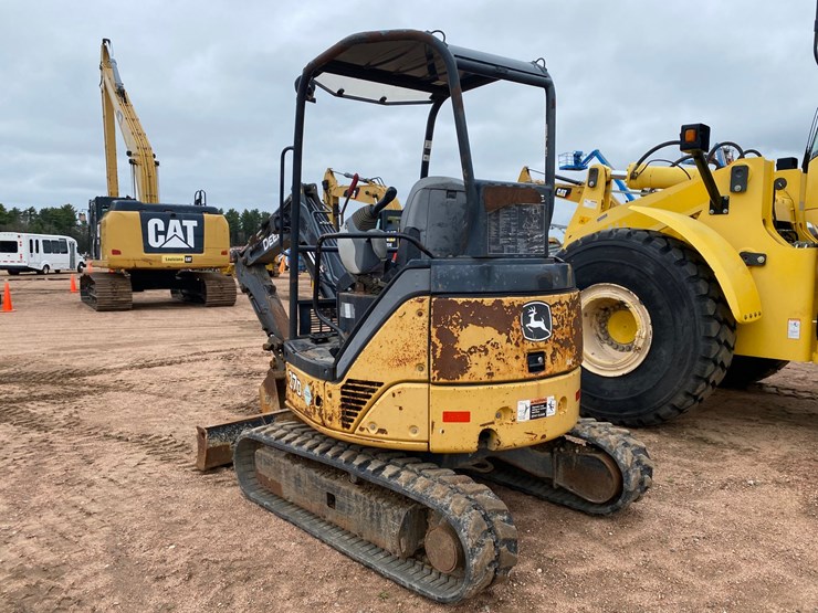 2011-deere-27d-image-4