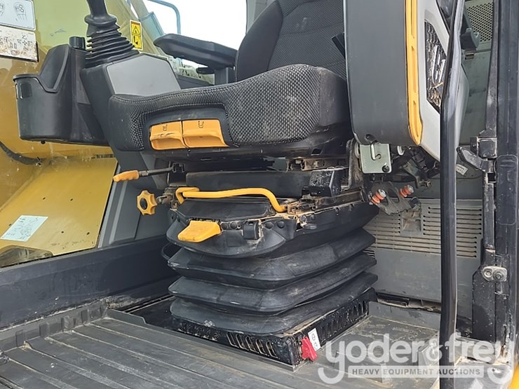 2021-caterpillar-336-image-68