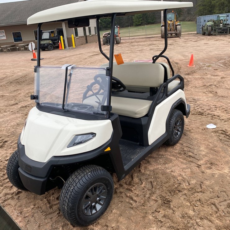 #1558 • Toro Vista Gas Golf Cart