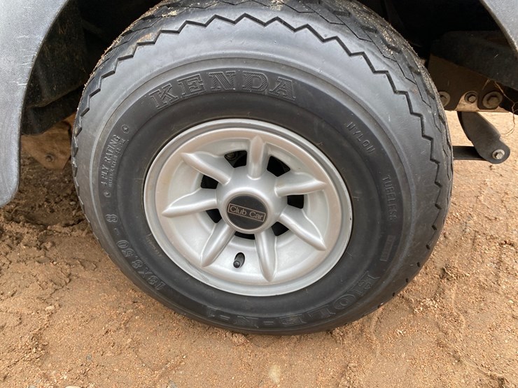 #1584-•-club-car-electric-golf-cart-with-charger-image-16