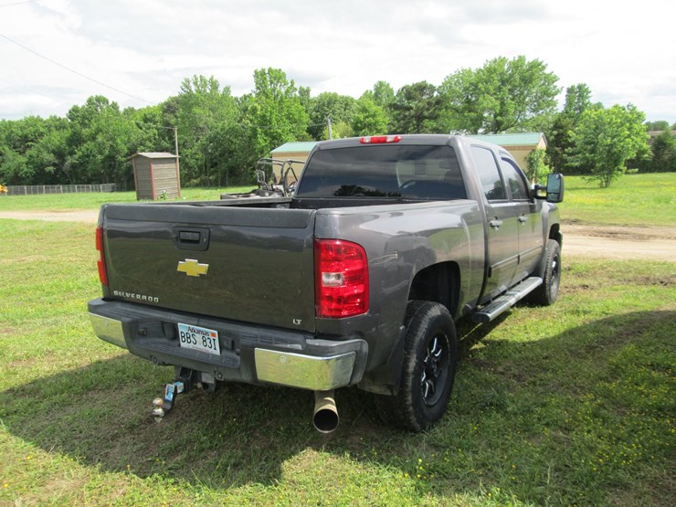 2011-chevrolet-2500hd-image-3