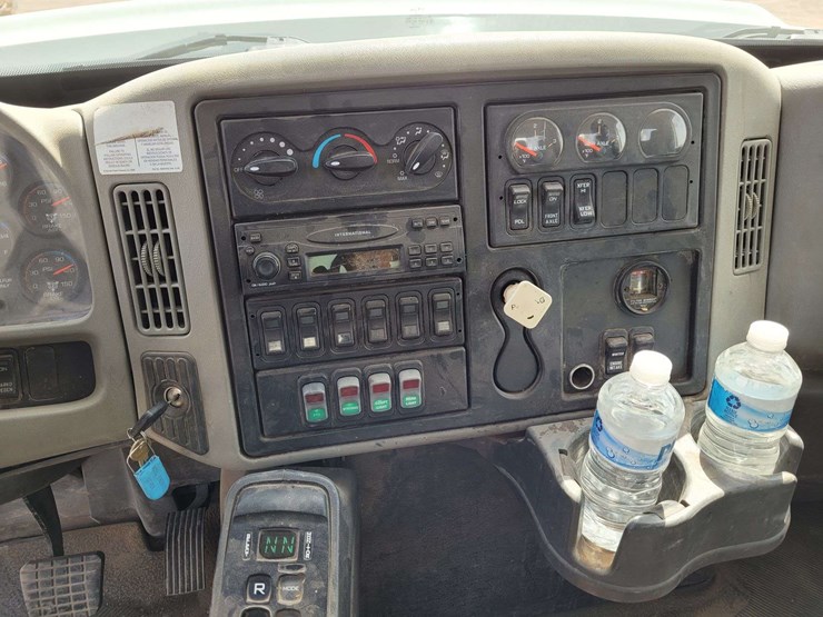 2008-international-harvester-sx525-digger-derrick-truck-image-25