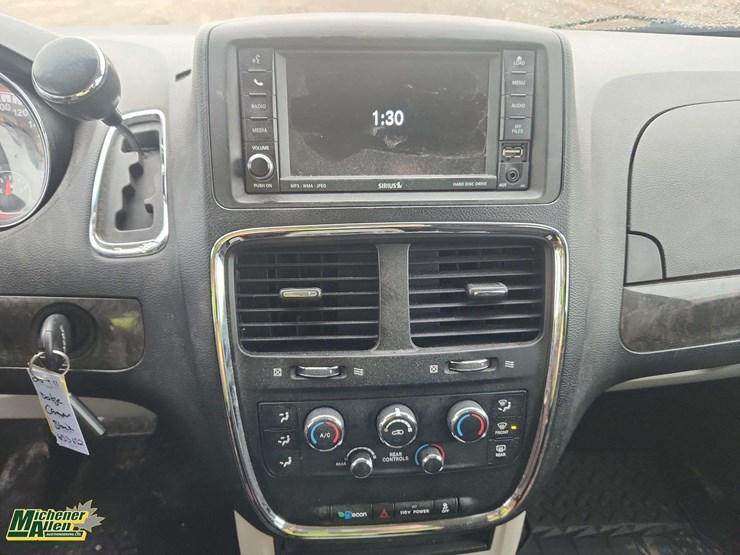 2011-dodge-grand-caravan-image-24