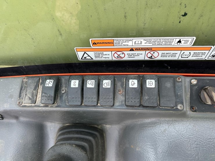 2015-jlg-g5-18a-image-20
