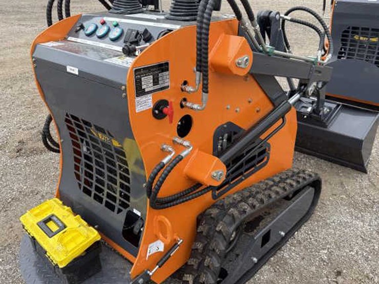 #71-•-mini-skid-steer-loader---lhr-me380x2---gas-image-3